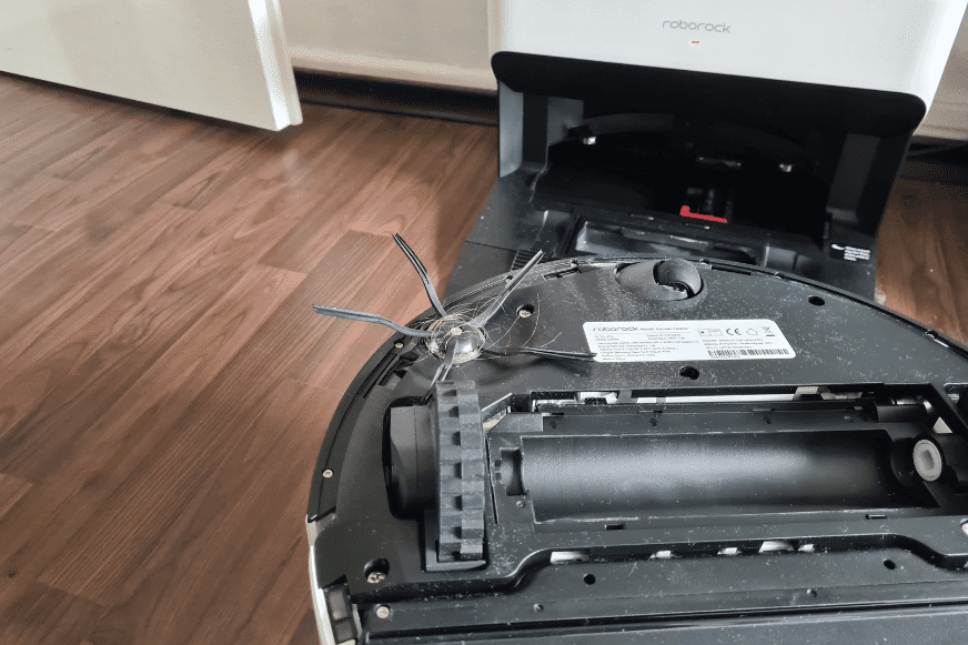 Волосы намотались на боковую щетку Roborock S7 Pro Ultra